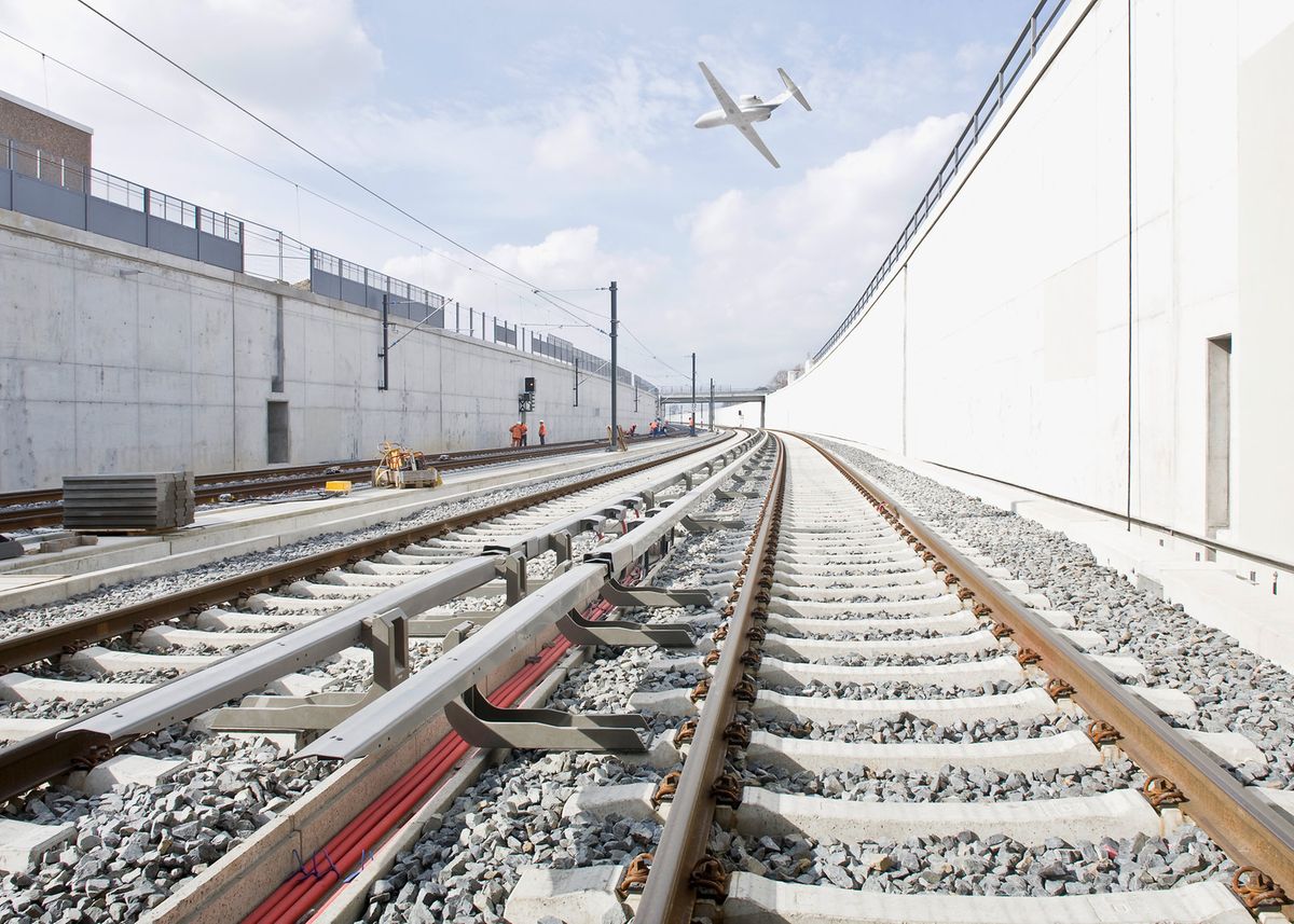 Third Rail Rehau Systems For Traction Current Supply