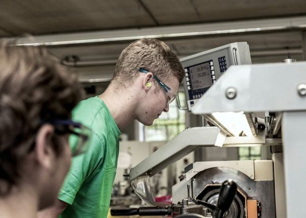 Technische Ausbildung | REHAU